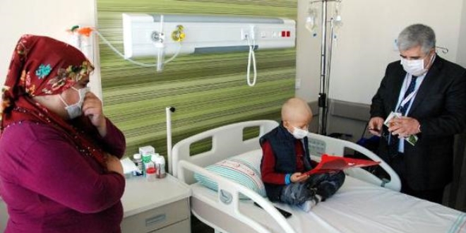 Kayseri'de kanser hastas ocuklar karnelerini ald