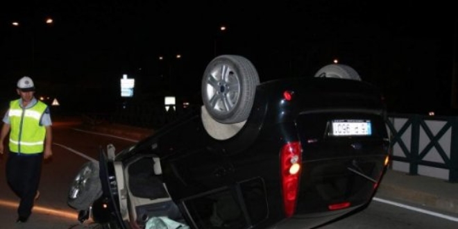 Takla atan lüks otomobilden burnu bile kanamadan çıktı