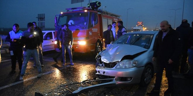 Manisa'da iki otomobil çapıştı: 7 yaralı