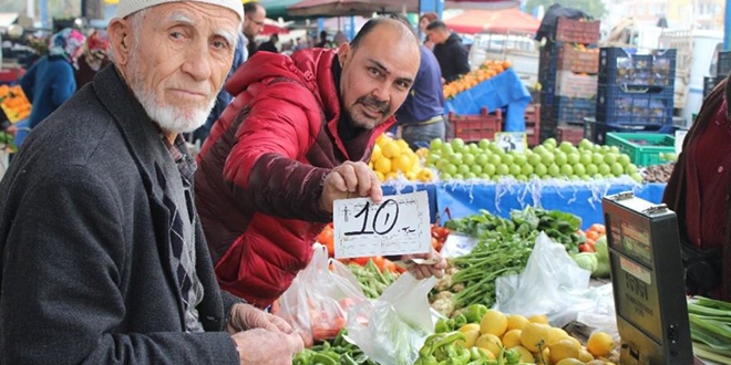 Antalya'da semt pazarları da el yakıyor