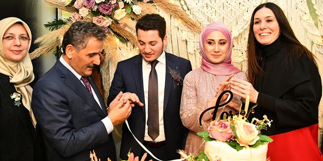 Erdoğan istedi, Vali Kaymak nişan yüzüklerini taktı