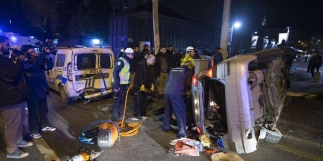 Kontrolden çıkan araç dehşet saçtı: 1'i polis, 4 yaralı
