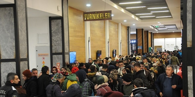 Uludağ'da iki bin kişilik teleferik kuyruğu