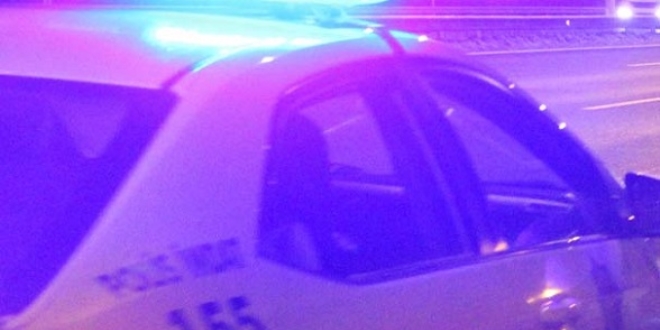 2 polise, ekip otosunda tecavüzden kelepçe
