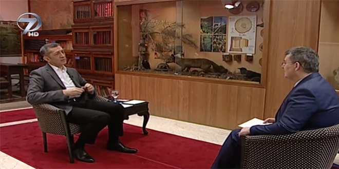 Bakan Ziya Selçuk: Bizim dönemde öğretmenler şık giyinirdi