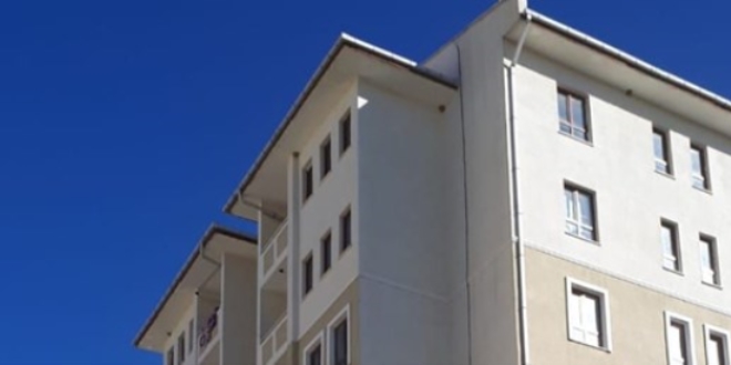 7 çocuk annesi, 8'inci kattan ölüme atladı