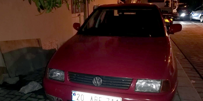 'Dur' ihtarına uymayan sürücü polise çarptı: 1 yaralı