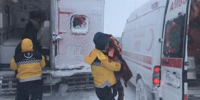 Adana'da kar ya nedeniyle mahsur kalan aile kurtarld
