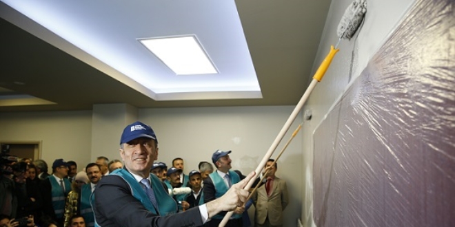 Bakan Gül ve Selçuk sınıf boyadı