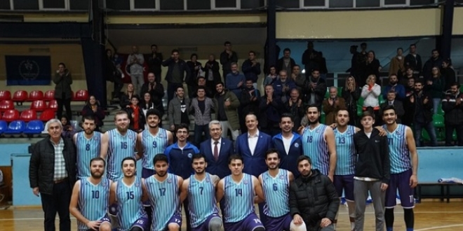 Rektörün takımı ligi ikinci bitirdi
