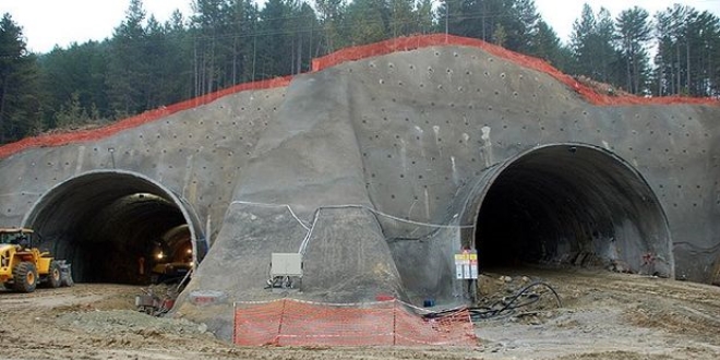 Artvin'de tünel çalışmasında kaza: 2 işçi yaralı