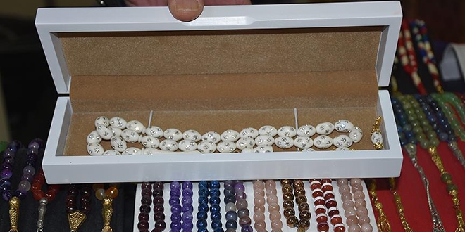 300 bin liralık tespih fuarın gözdesi oldu