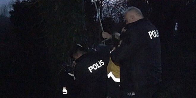 Kızı ihbar etti, polis ipten aldı