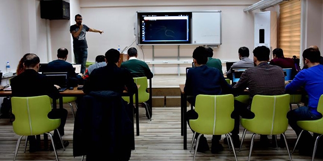 Siber güvenlik uzmanı yetiştirmek için eğitim aldılar