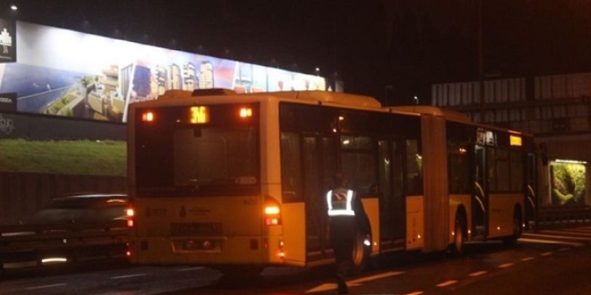 Edirnekapı'da metrobüsün çarptığı yaya yaralandı