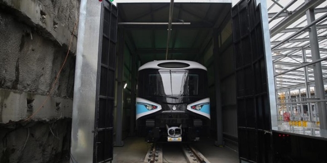 Kabataş-Mahmutbey metrosuna ilk araç indirildi