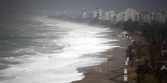 Antalya'da hortum: 1 ölü, 1 kayıp, 11 de yaralı