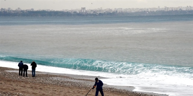 Konyaalt Sahili'nde denizin rengi deiti