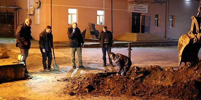Okul bahçesindeki kazıda insan kemikleri bulundu