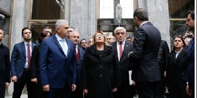 Malta Cumhurbaşkanı'ndan FETÖ'cülerin bombaladığı yere çiçek