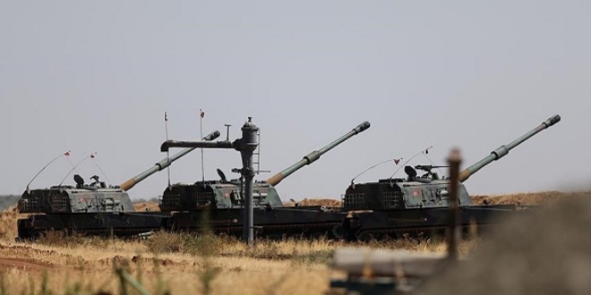 TSK Tel Rıfat'ta yuvalanan teröristleri obüslerle vurdu