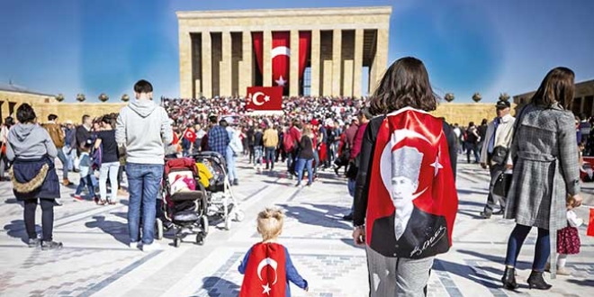 Cumhuriyet'in 100. yılına 4 yıl kesintisiz kutlama