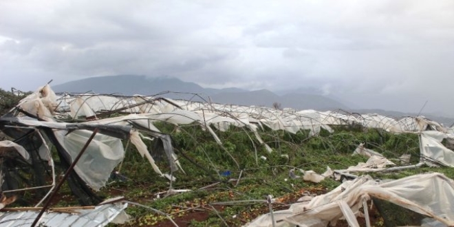 Antalya'da hortum: 5 yaralı
