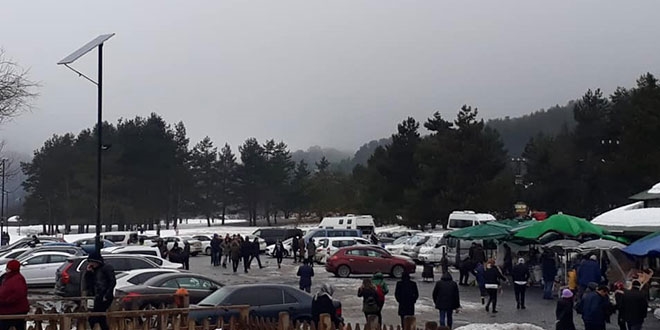 Abant Tabiat Parkı'nda insan seli