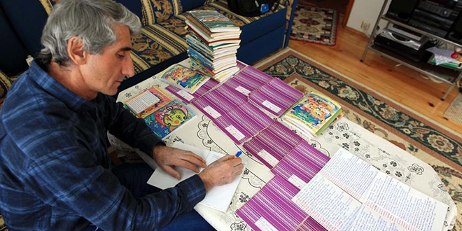 32 yıldır tuttuğu günlükle mahallesinin hafızası oldu