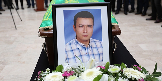 Öğretim üyesi, ameliyat masasından kalkamadı