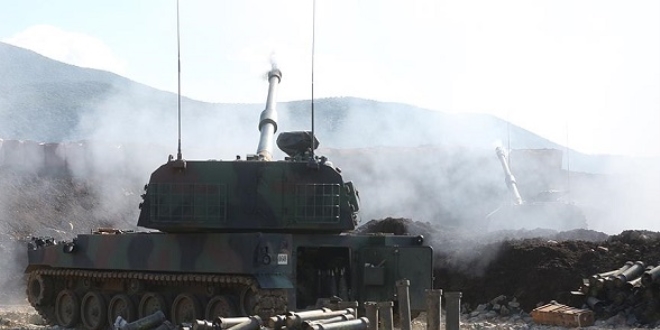TSK Suriye'de YPG'li teröristleri obüslerle vurdu
