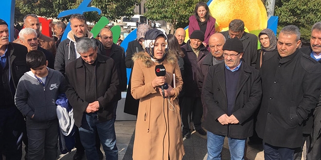 Konut mağdurları yetkililerden yardım istiyor