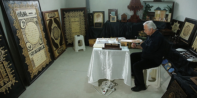 Evinin bodrumunu galeriye çevirdi