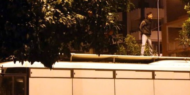 'Artist olmak için' midibüse çıktı, gözaltına alındı
