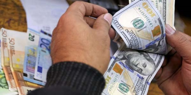 Dolar ve euro düşüşle başlayıp yükselişe geçti