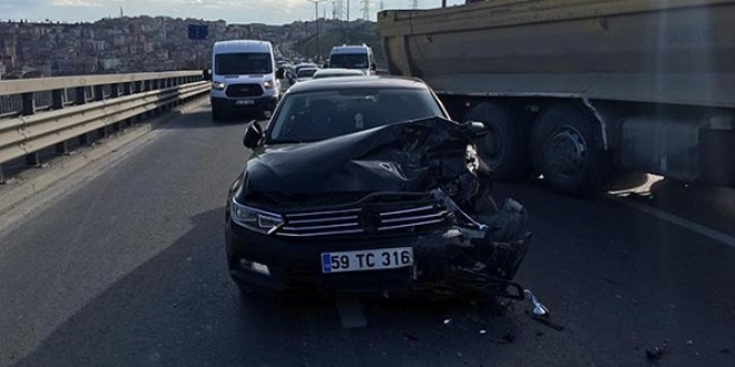 Okmeydan'nda zincirleme kaza! Trafik durdu