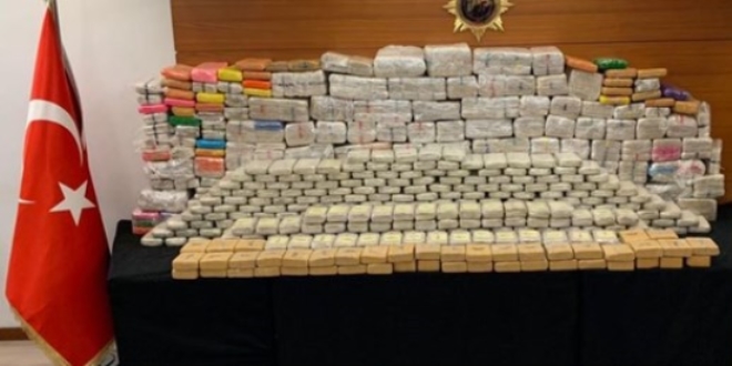 İstanbul'da uyuşturucu operasyonu: 850 kilo eroin ele geçirildi
