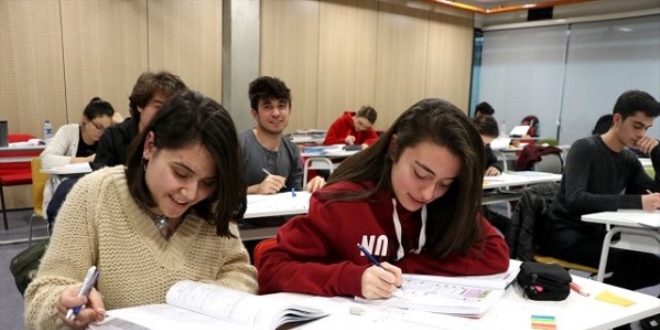 Üniversite sınavına kampüste hazırlanıyorlar