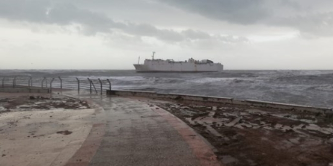 Mersin'de karaya oturan gemi ihaleyle satıldı