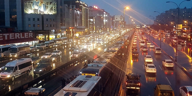 stanbul'da trafik durma noktasna geldi