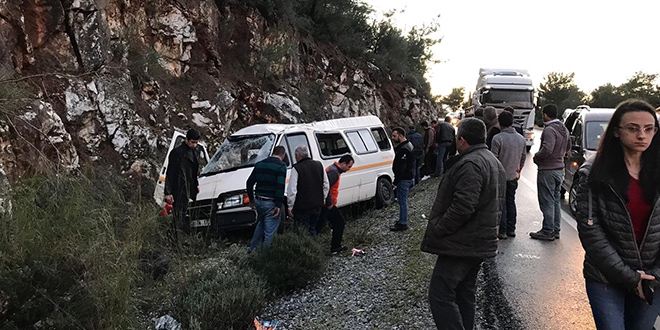 Askerleri tayan minibs kayalklara arpt: 3 yaral