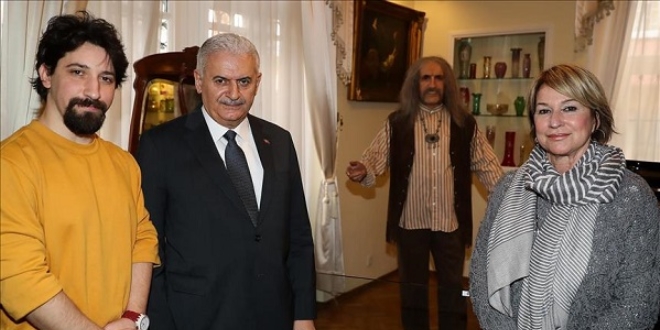 Binali Yıldırım, Barış Manço Evi'ni ziyaret etti