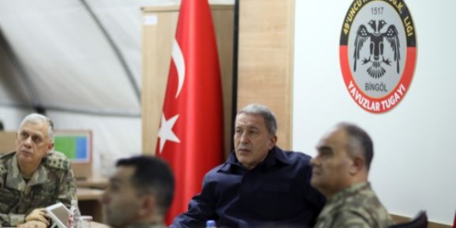 Savunma Bakanı Akar sınırın sıfır noktasında