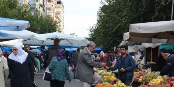 Fiyatlar yüksek olunca semt pazarları boş kaldı