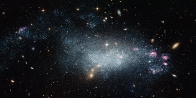Hubble Teleskobu cce galaksi grntledi