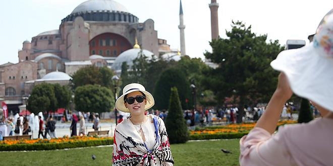 İstanbul neredeyse nüfusu kadar turist ağırladı