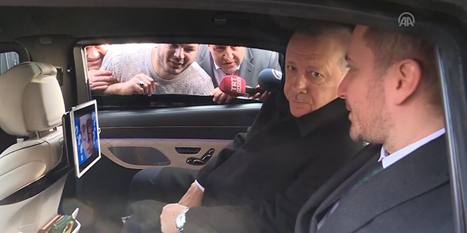 Cumhurbaşkanı Erdoğan, minibüsçülerle sohbet etti