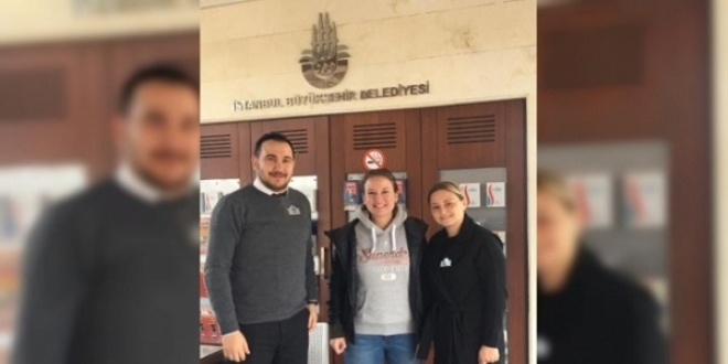 Alman turist, takside unuttuğu telefonuna beyaz masa sayesinde kavuştu