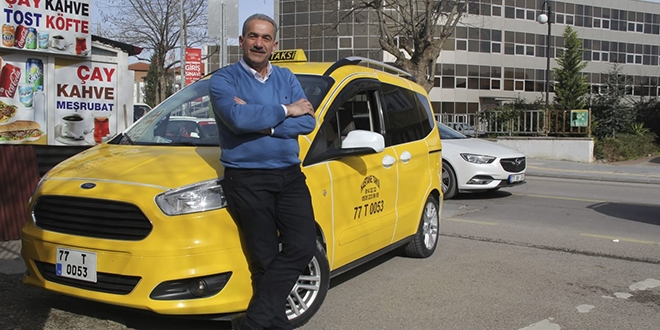 Başkan adayı taksi şoförü oldu, projelerini anlattı