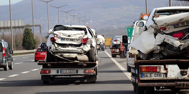 Anadolu Otoyolu'nda zincirleme trafik kazas: 8 yaral